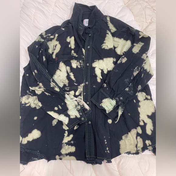 URBAN OUTFITTERS BLEACHED DENIM JACKET - Picture 1 of 1